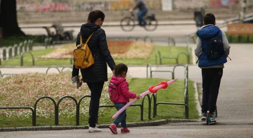 Глоба от 1000 лв. за майка, оставила децата си сами за няколко дни