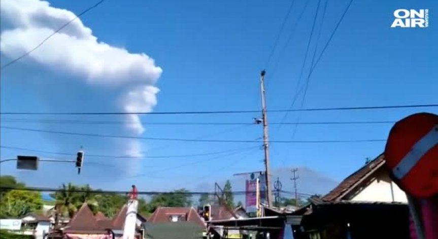 Затвориха летище в Бали заради изригнал вулкан