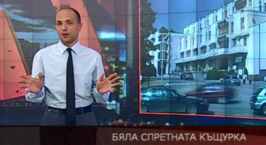 Бяла спретната къщурка