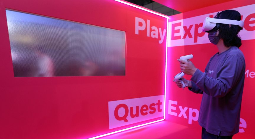 Защо Зукърбърг споделя операционната система на очилата Quest с конкуренти?