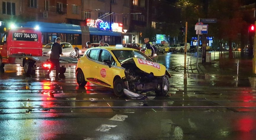 Катастрофа на Петте кьошета в София, една жена е пострадала