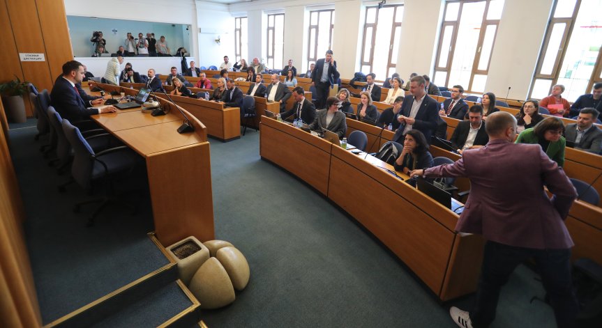 Председател на групата е общинският съветник Бойко Димитров.