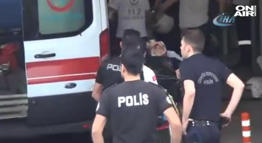 Трима души загинаха при стрелба срещу управляващата партия в Турция