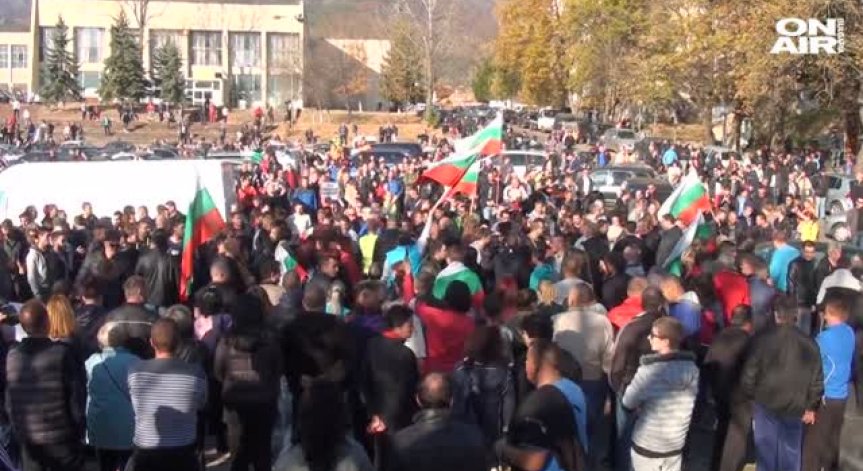 Седмицата започва спокойно – на фона на протестите в неделя