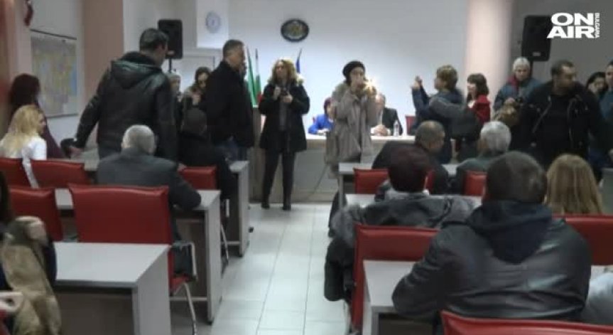 Ново напрежение във Войводиново: Ромите се завръщат, но не са желани
