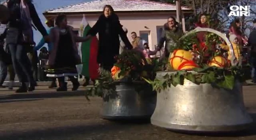 Oтбелязваме Васильовден, традицията свързва празника със сурвакане (обновена)  