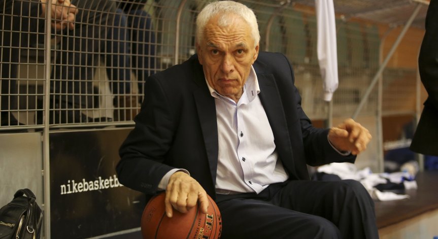 Напусна ни легендата в баскетбола Симеон Варчев