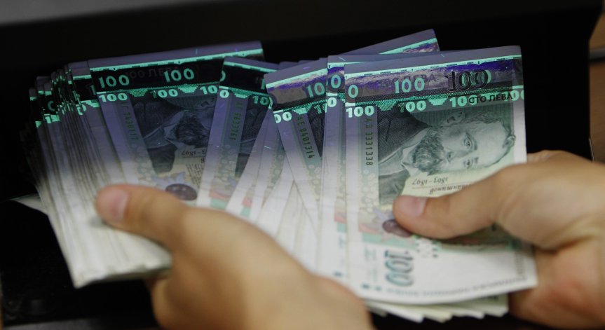 Какво се случва със спестяванията ни в банките?