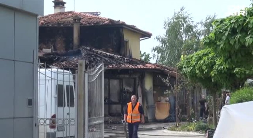 Пожар изпепели магазин за авточасти в Пловдив