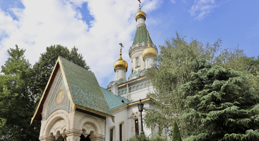Казусът в Руската църква остава неразрешен, а тя - затоврена