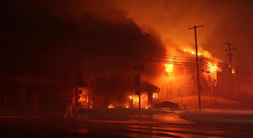 Косата на единия пламнала.