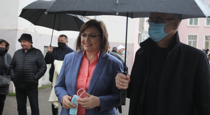 Нинова към Борисов: Гледай си партията, такова срутване на ГЕРБ е за пръв път