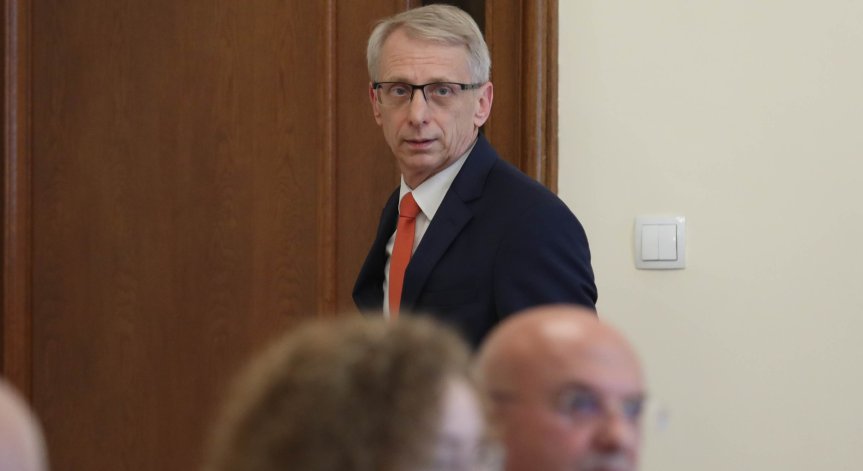 Денков разговаря с Фон дер Лайен - очаква се номинация за нов български еврокомисар