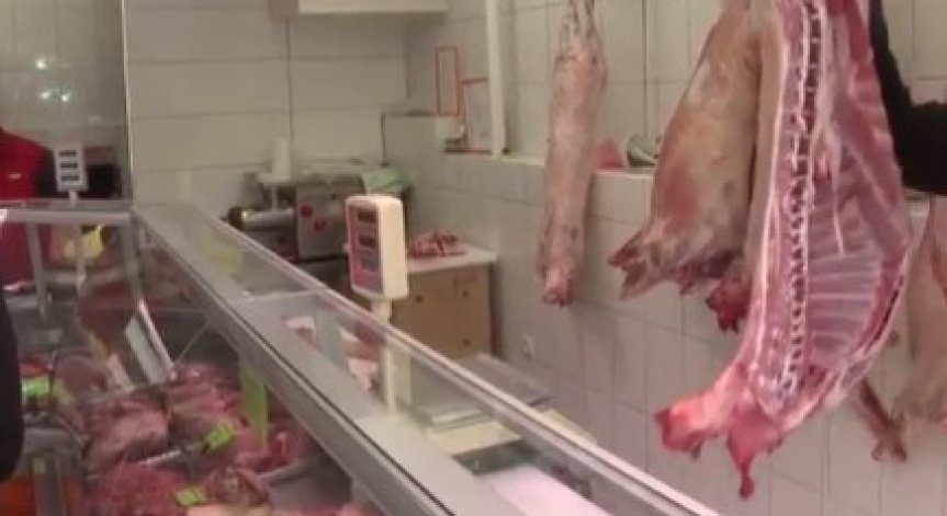 На каква цена излиза агнешкото от фермите и колко поскъпва в магазина?