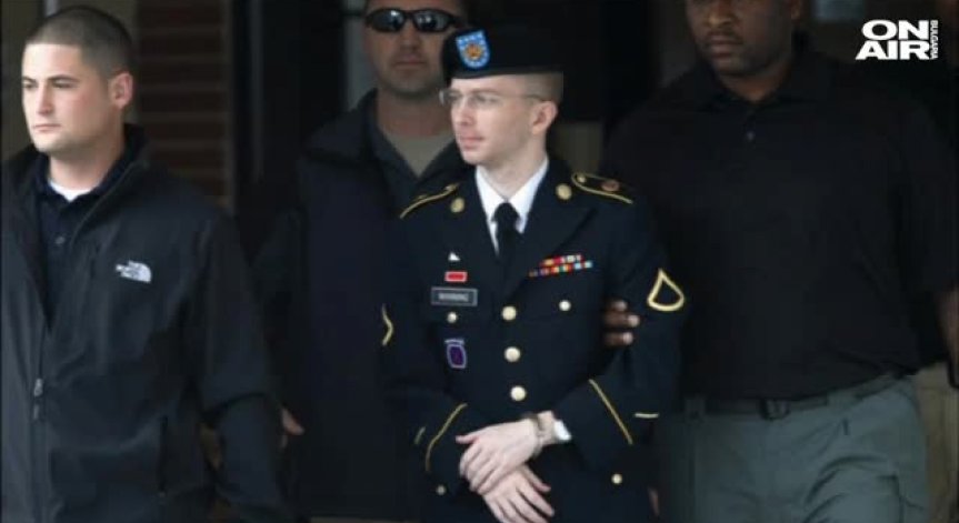 Обама смекчи присъдата на информатора на 