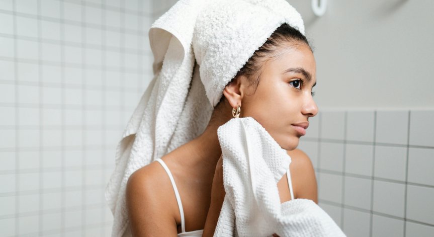 Витамин С стимулира синтеза на колаген, изравнява тена и изглажда кожата