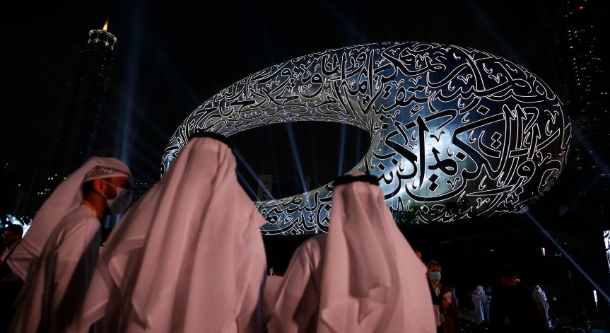 Уриниране върху момичетата: Извратените шейхове на Дубай и техните фетиши