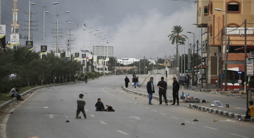 Без храна, одеяла, спят на земята: Палестинците в Газа живеят в ужасяващи условия