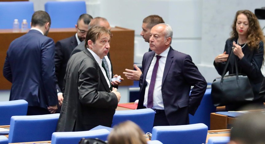 Парламентът работи, изслушват министър Клисурски за финансовото състояние на държавата
