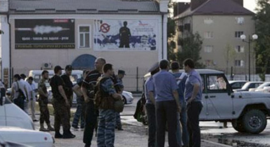 Четирима полицаи загинаха при атентат в Грозни
