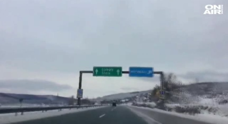 Над 900 машини обработват пътните настилки в страната