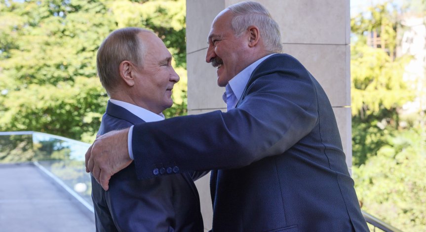 Лукашенко възнамерява да зарадва Путин с трактор за рождения му ден