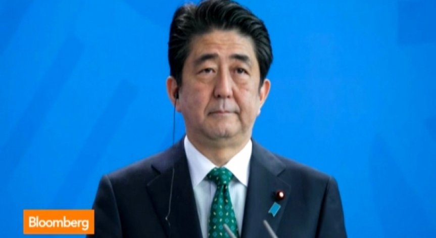 Ще отложи ли спадът в икономиката на Япония увеличението на данъка върху продажбите