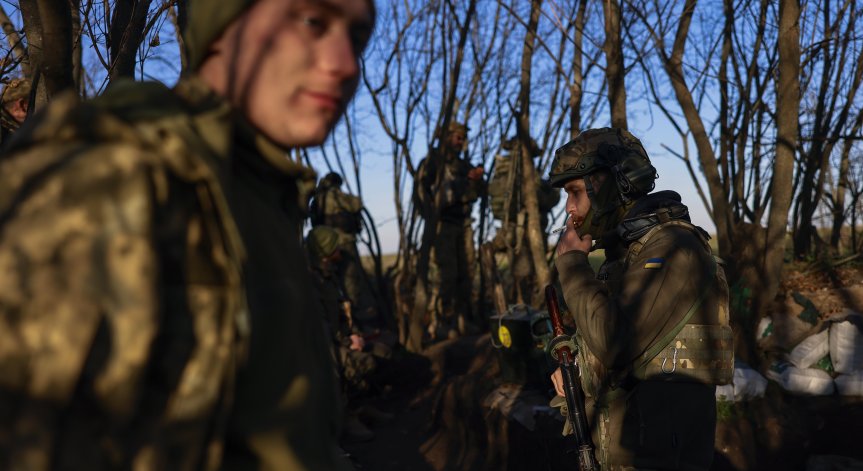 Украинската контраофанзива: Окопите са пълни с трупове, налага се да спим върху тях