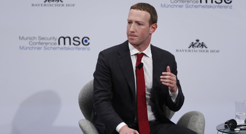 За пръв път в историята си Facebook отчете спад на приходите