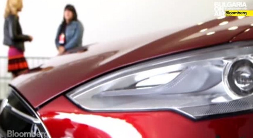 Илон Мъск връчи ключовете на първите пет Tesla с десен волан
