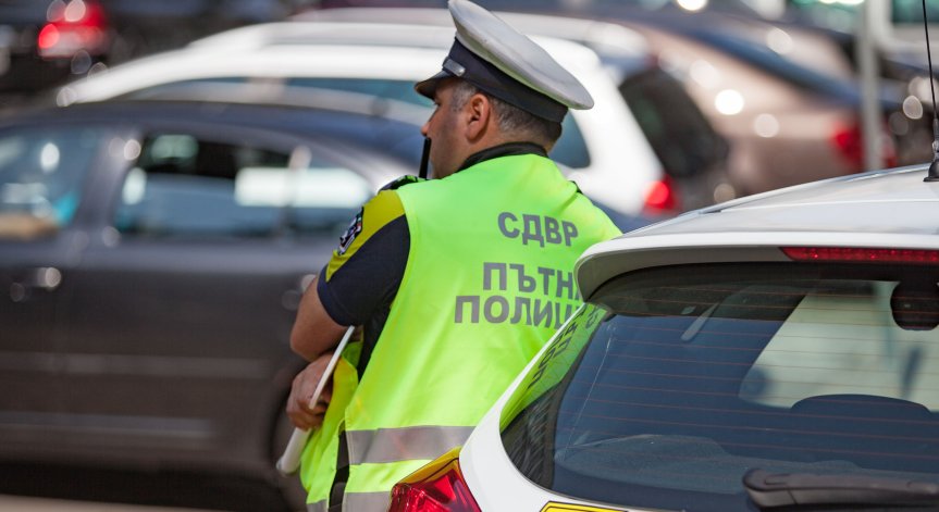 Условна присъда, глоба и забрана да работи в МВР - наказанието за катаджия с рушвет
