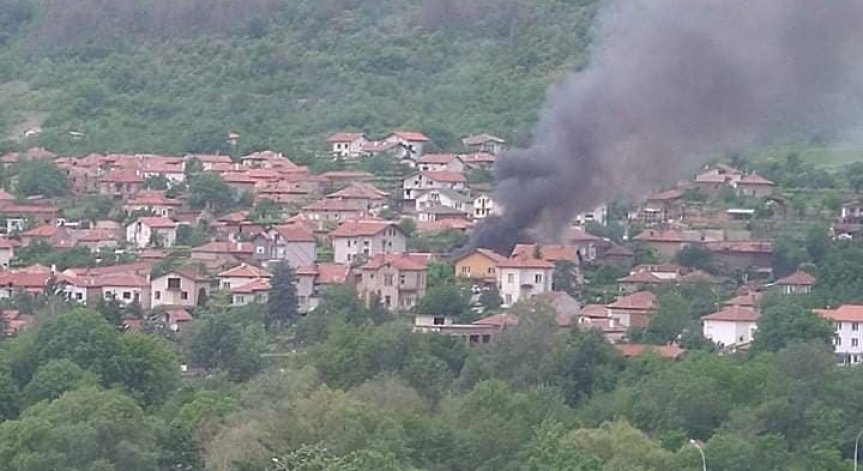 Пожар изпепели три къщи в Бобошево