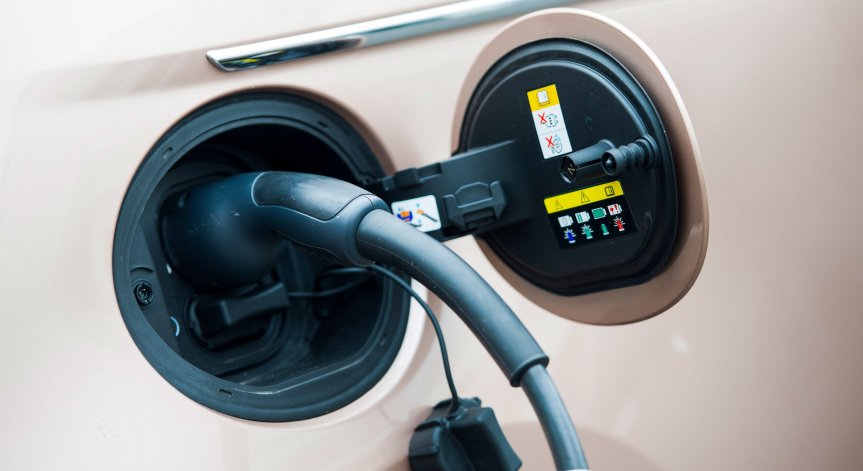 Къде в Русия хората масово карат електромобили, а не Лада