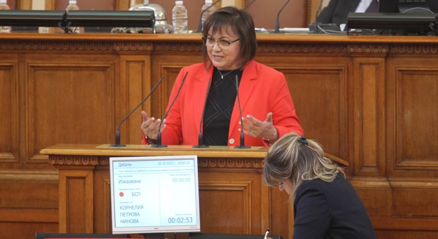 Нинова атакува премиера: Или не си говорите в МС, или не знаете какво правите