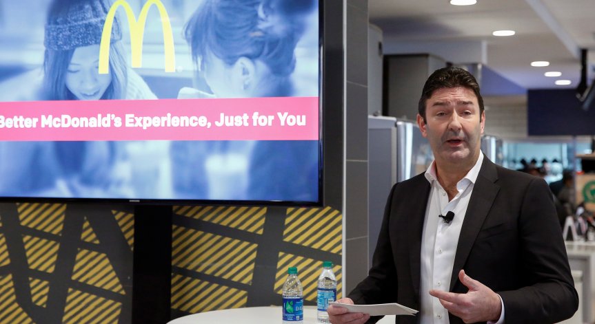 Уволниха директорa на McDonald's - имал връзка със служител