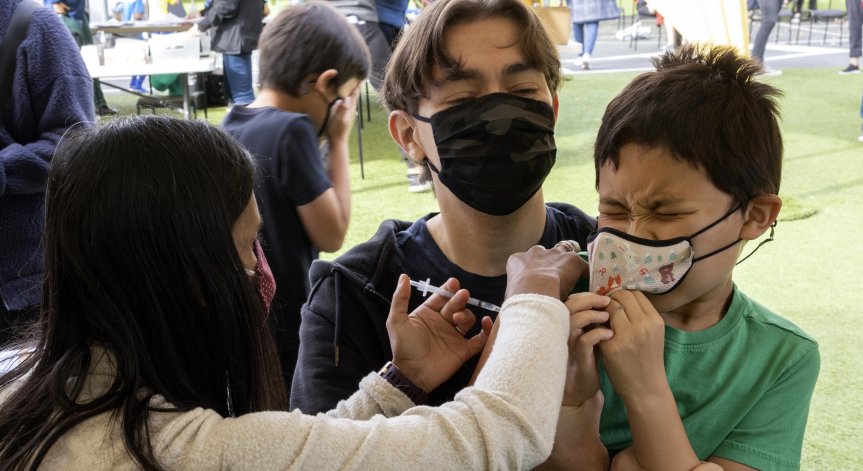 САЩ разрешиха бустерна доза срещу Ковид-19 на деца от 12 до 15 г.