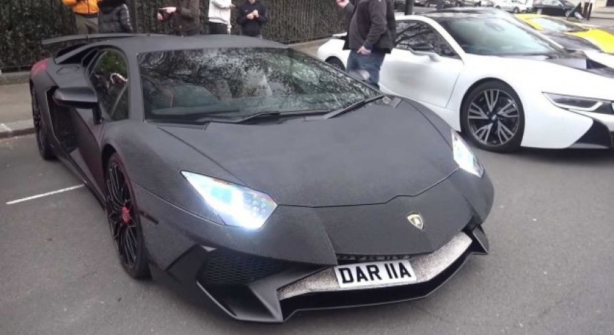 Руска дизайнерка показа Lamborghini покрито с кристали Swarowski