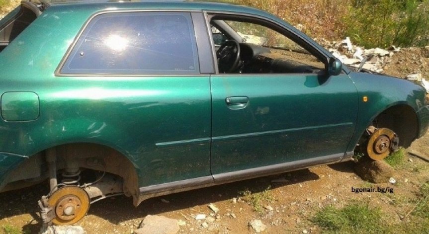 Акция във Варна: Стотици изоставени автомобили отиват за скрап