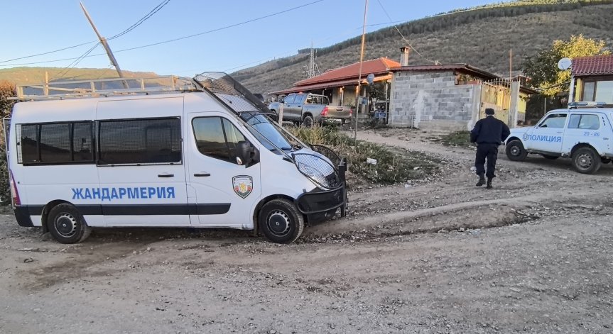 Откриха дървесина с неустановен произход.