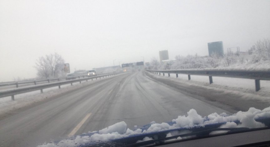 Бедствено положение заради продължаващия снеговалеж в област Кърджали