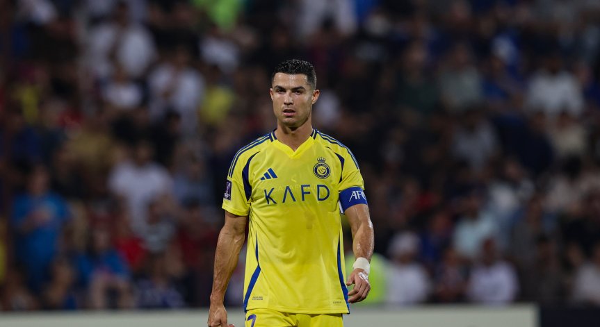 Кристиано Роналдо откри с глава в първата минута от добавеното време на първата част.