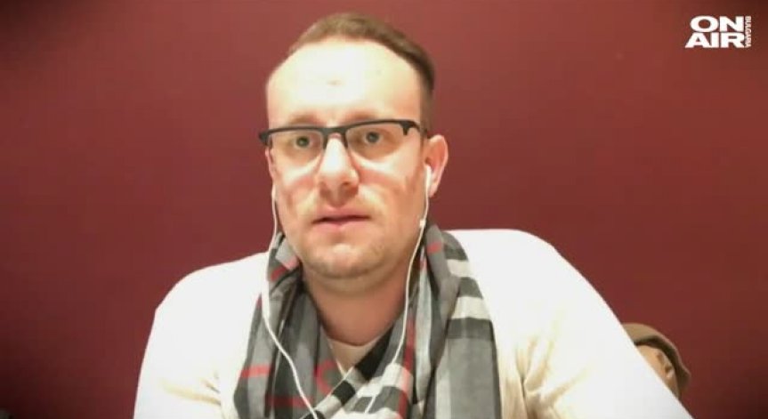 Пътник плати горивото на автобус, за да стигне навреме за полет