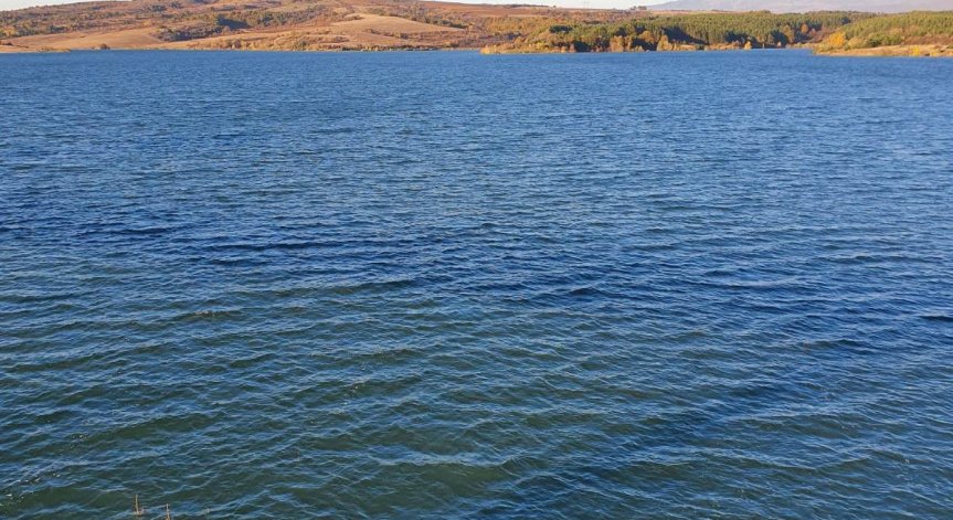 Трети ден без следа от двете изчезнали деца във водите 