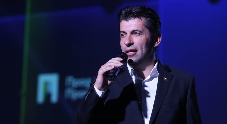 Петков застана зад Васил Терзиев и разказа за баба си и дядо си, които били в концлагер