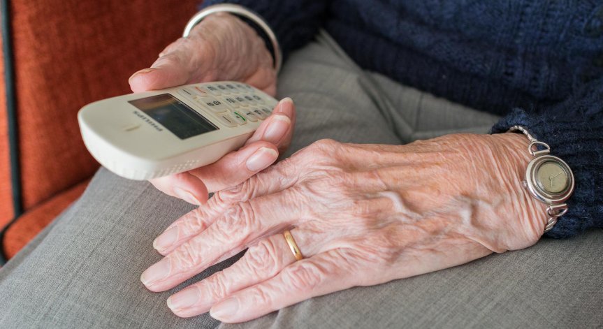 72-годишна жена от Кюстендил даде 80 000 лв. и злато на ало измамник