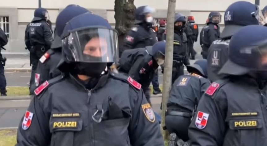 Арести и санкции на протест срещу Ковид мерките във Виена