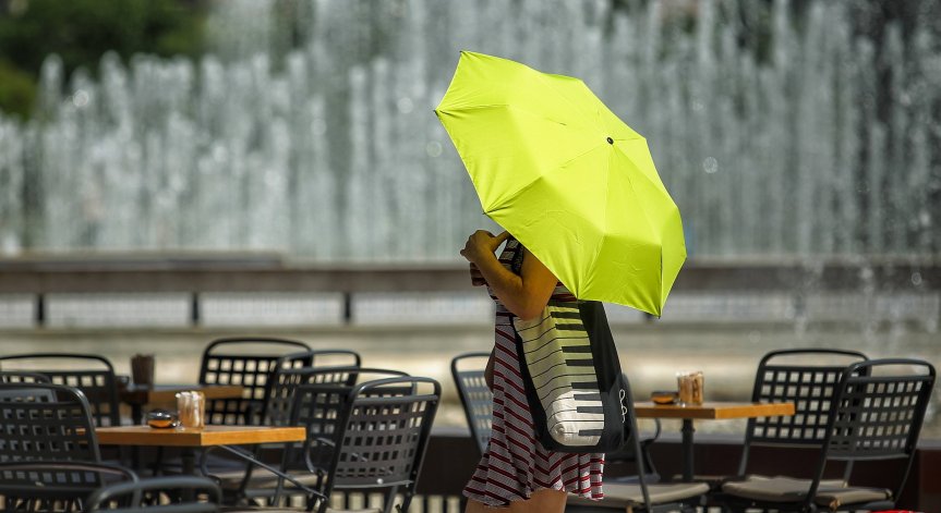 Опасните жеги продължават и през новата седмица, температурите ще надхвърлят 40°