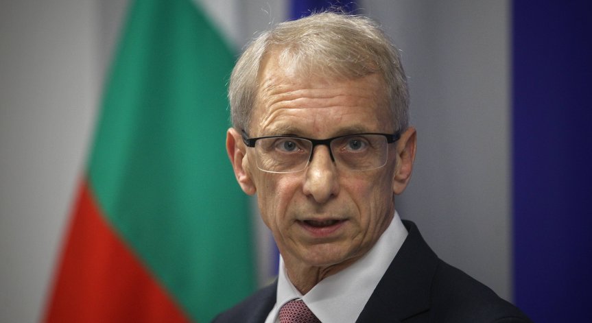 Заповед на министър Денков: В сградите на МОН ще се влиза само със 