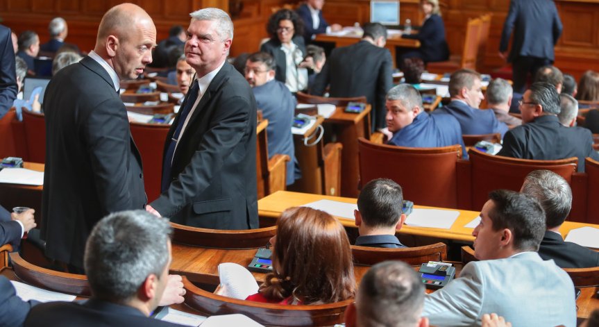 Избират председатели на парламентарните комисии, месец след старта на новото НС
