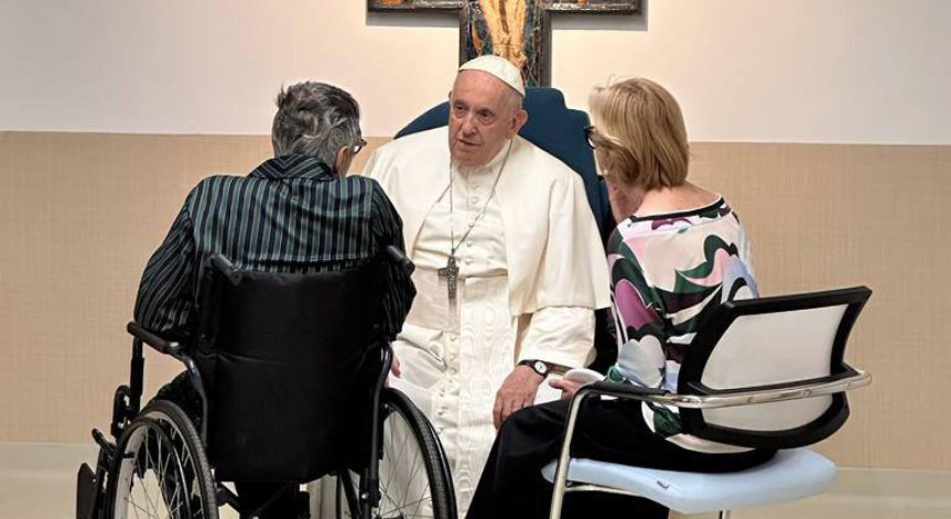 Изписват папа Франциск от болницата след коремна операция